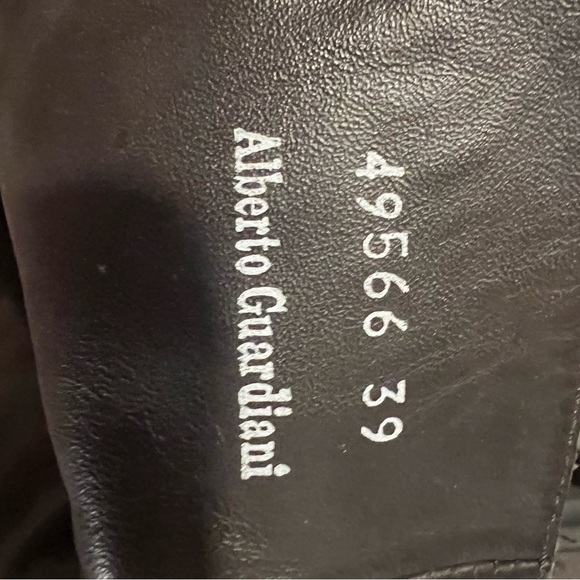 Grey high heals boots. - Picture 3 of 4